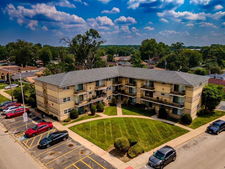 Primary Photo Of 1025 W Vermont Ave, Calumet Park Apartments For Sale