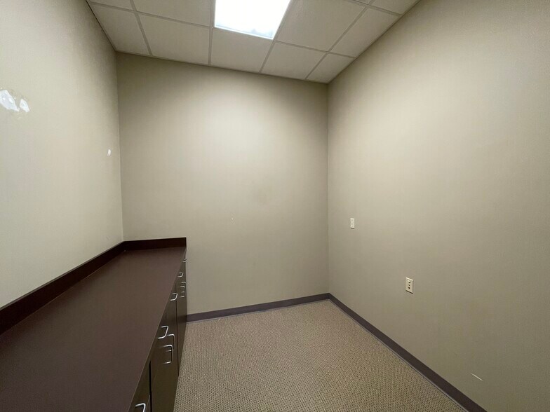 More Photos Of 1010 Davis St, Jacksonville Office For Lease