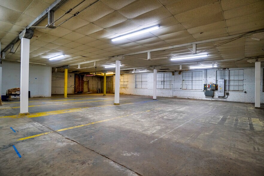 More Photos Of 8 NW 8th St, Oklahoma City Light Manufacturing For Lease