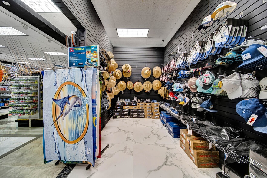 More Photos Of 14951 S Dixie Hwy, Palmetto Bay Freestanding For Lease