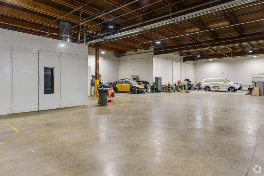 More Photos Of 3800 N Milwaukee Ave, Chicago Warehouse For Lease