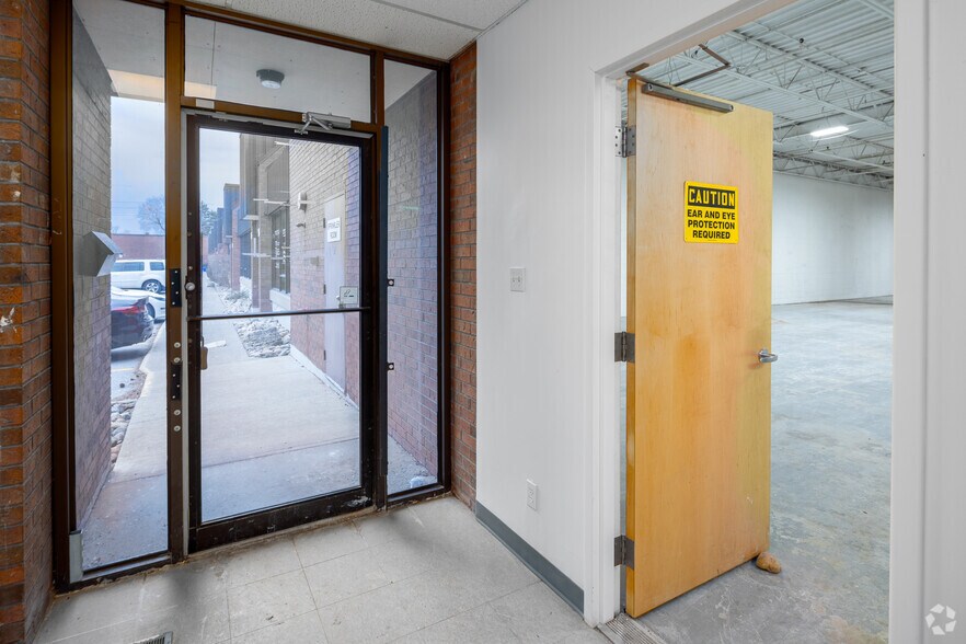 More Photos Of 270, 300, 330 Esna Park Dr, Markham Service For Sale