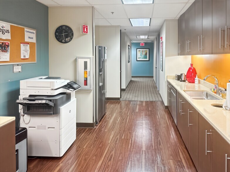 More Photos Of 1715 Indian Wood Cir, Maumee Coworking Space