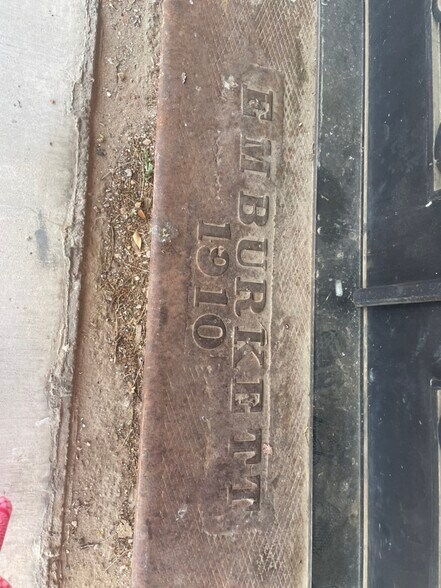 More Photos Of 189 Broadway St, Alba Storefront Retail Office For Sale