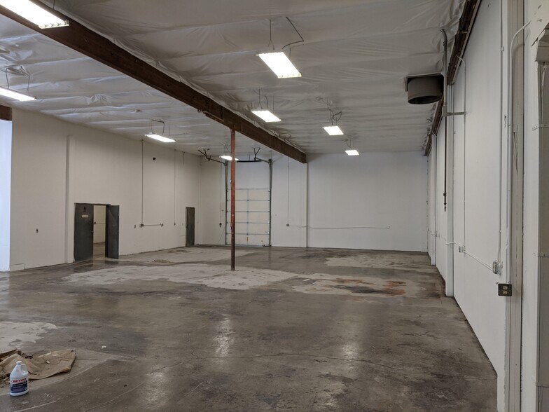 More Photos Of 3317-3325 NW Yeon Ave, Portland Warehouse For Lease