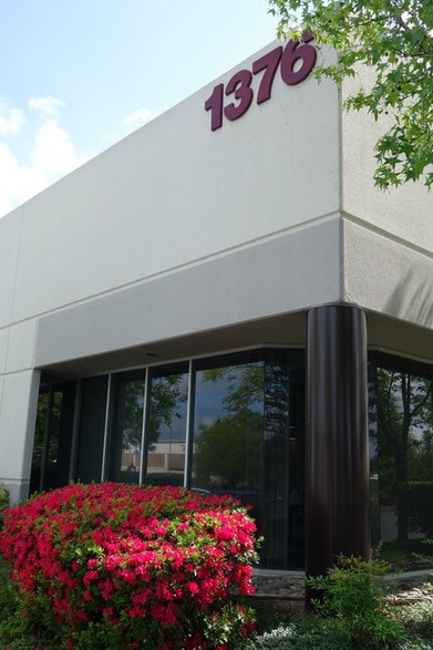 More Photos Of 1376 Lead Hill Blvd, Roseville Flex For Lease