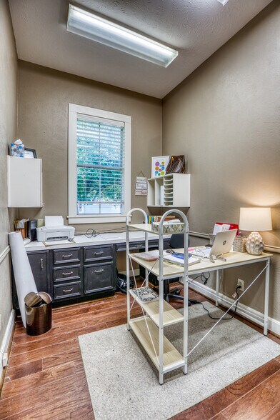 More Photos Of 1600 S Day St, Brenham Medical For Sale