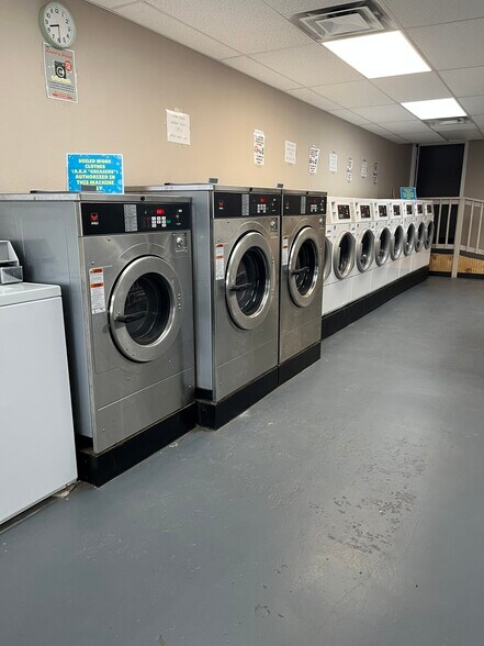 More Photos Of 110 Main St, Ringling General Retail For Sale