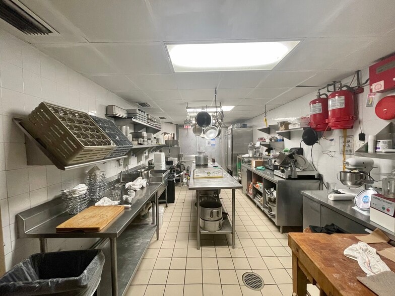 More Photos Of 1900 Harrison St, Hollywood Restaurant For Lease