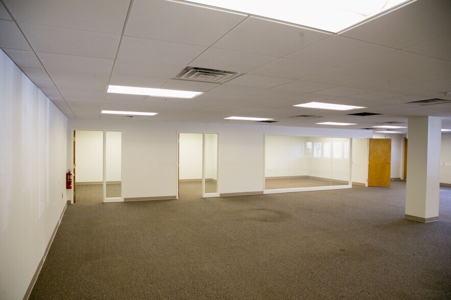 More Photos Of 239 Littleton Rd, Westford Office For Sale