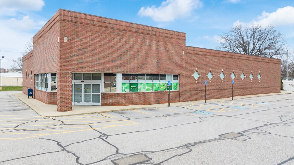 More Photos Of 222 S Main St, Orrville Drugstore For Sale