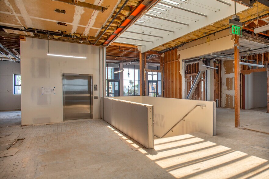 More Photos Of 2101 Wilshire Blvd, Santa Monica Medical For Sale