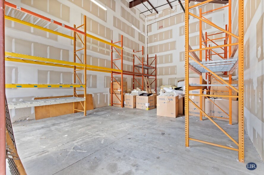 More Photos Of 3120 Skyway Cir, Melbourne Warehouse For Lease