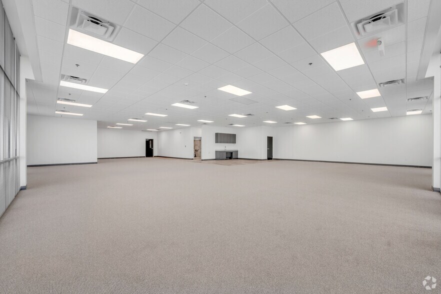 More Photos Of 601 Distribution Dr, Wilmer Distribution For Lease