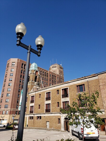 More Photos Of 721 E State St, Rockford, Rockford Apartments For Sale