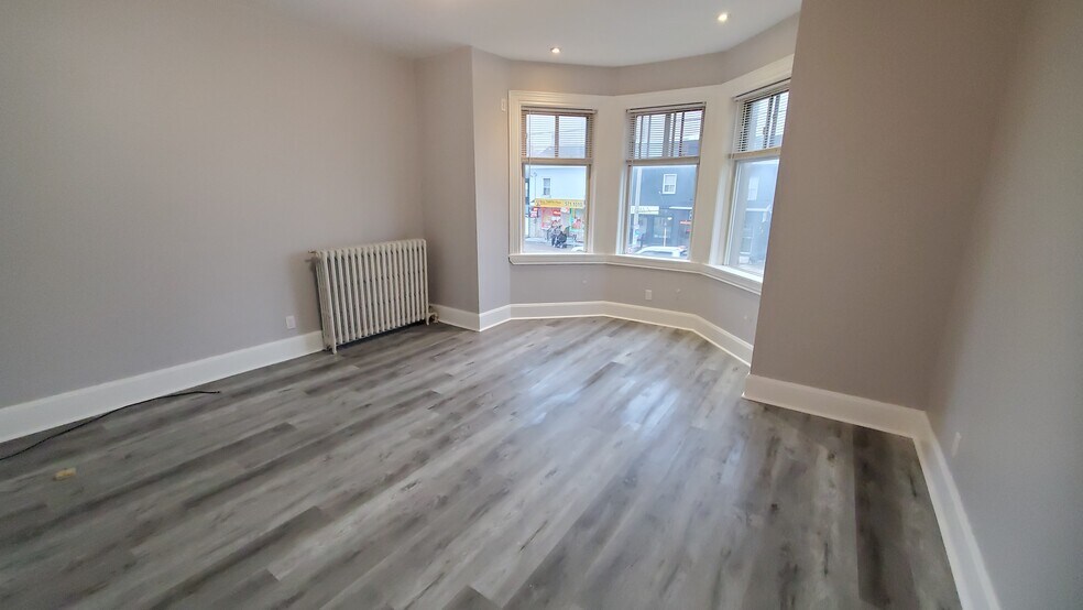 More Photos Of 170 Simcoe St S, Oshawa Apartments For Sale