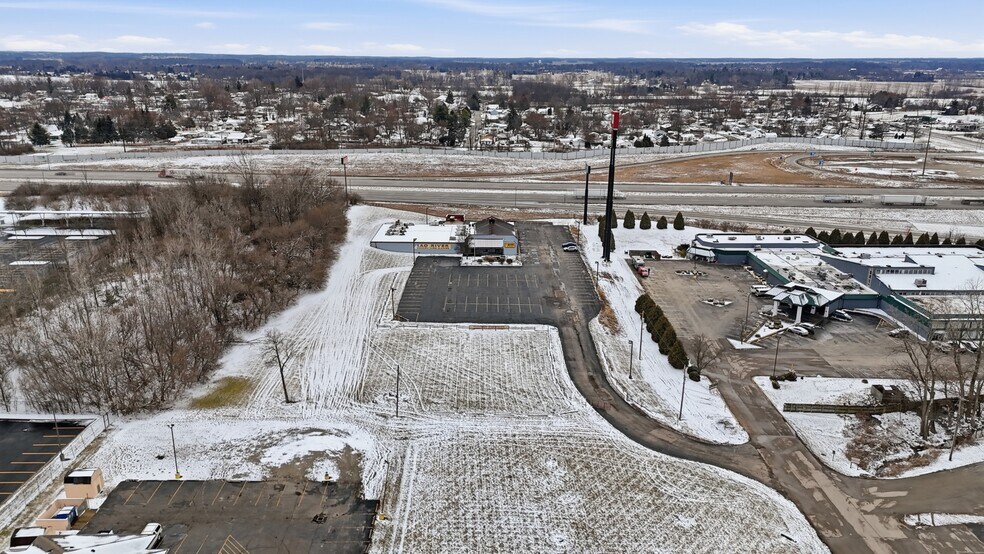 More Photos Of 309 E Leffel Ln, Springfield Freestanding For Sale