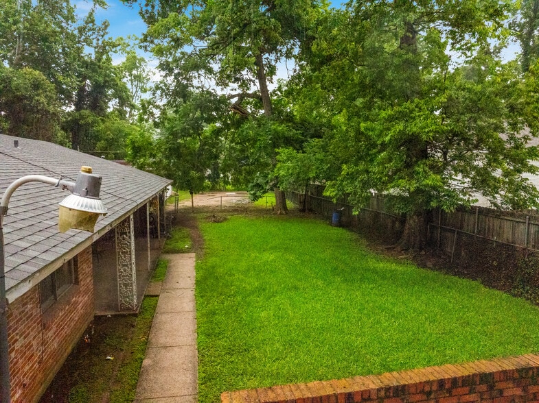 More Photos Of 1920 Monroe St, Alexandria Apartments For Sale