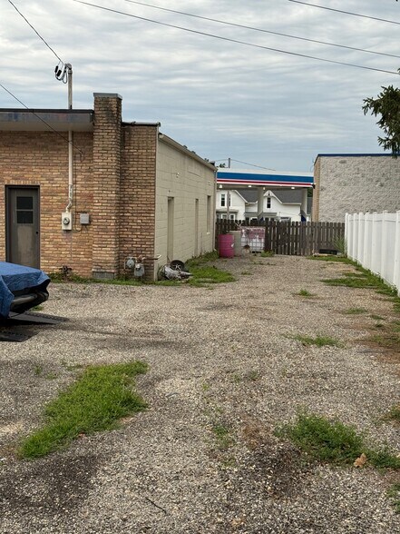 More Photos Of 117 E Roosevelt Rd, Stillman Valley Auto Repair For Lease