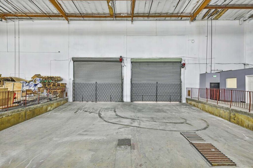More Photos Of 2250 Maple Ave, Los Angeles Warehouse For Lease