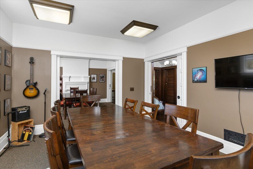 More Photos Of 140 W 136-38-40, Escondido Office For Sale