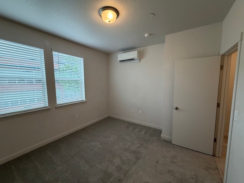 More Photos Of 621 Harrison St, Oregon City Multifamily For Sale