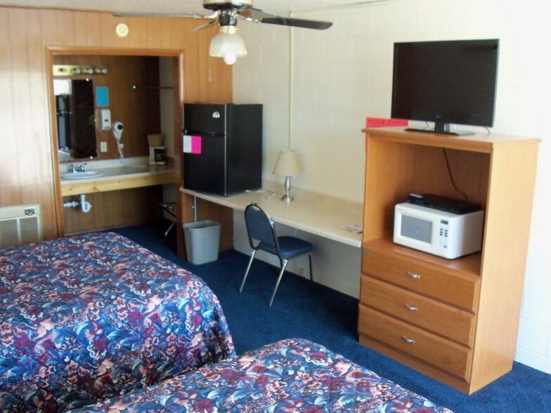 More Photos Of 219 S Washington St, Afton Hotel For Sale