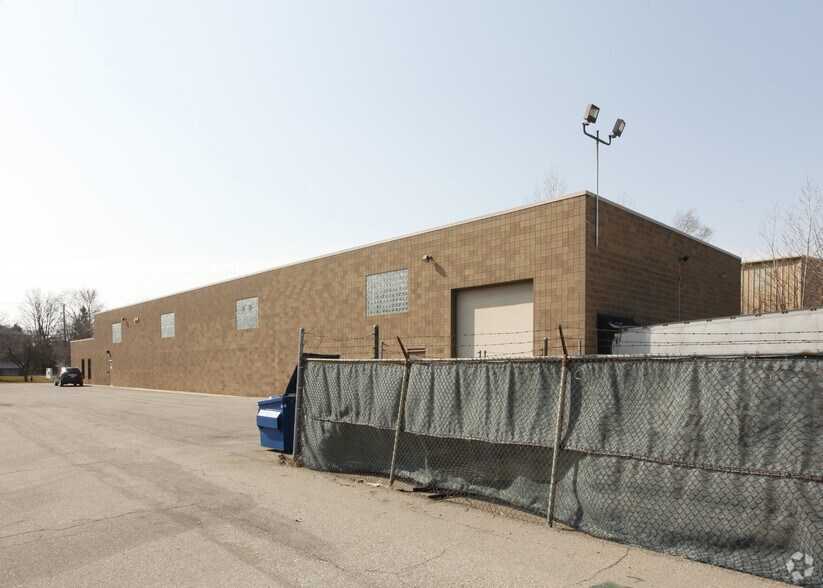 More Photos Of 555 Elmwood Dr, Troy Warehouse For Lease