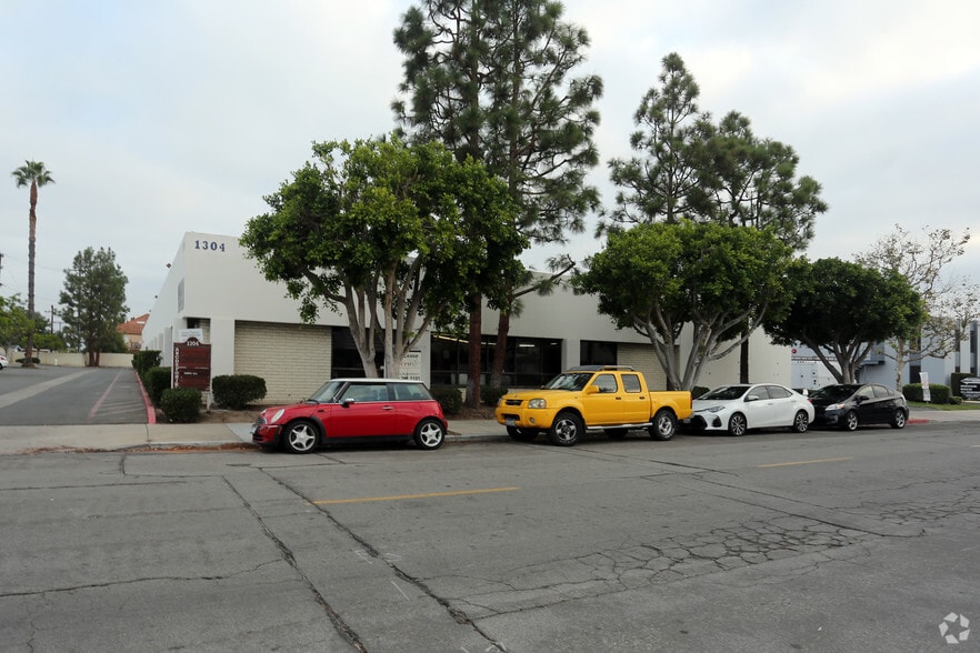 More Photos Of 1304 Logan Ave, Costa Mesa Warehouse For Lease