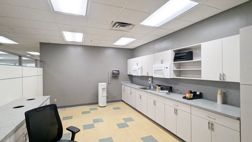 More Photos Of 250 Corporate Ct, South Plainfield Medical For Lease