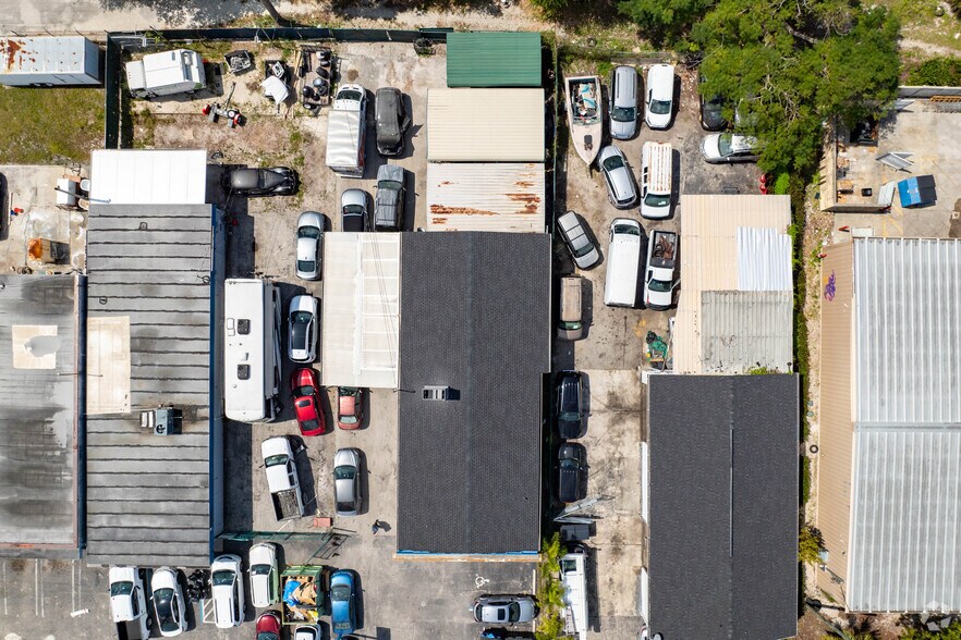 More Photos Of 2242 Fowler St, Fort Myers Service For Sale