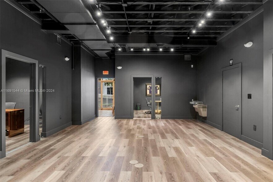 More Photos Of 7620 NW 25th St, Miami Distribution For Lease
