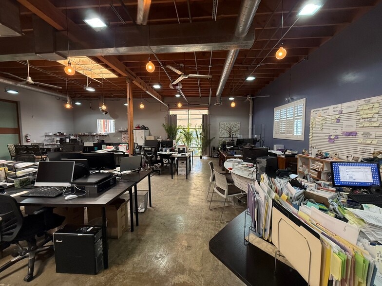More Photos Of 3700-3704 Eagle Rock Blvd, Los Angeles Showroom For Lease