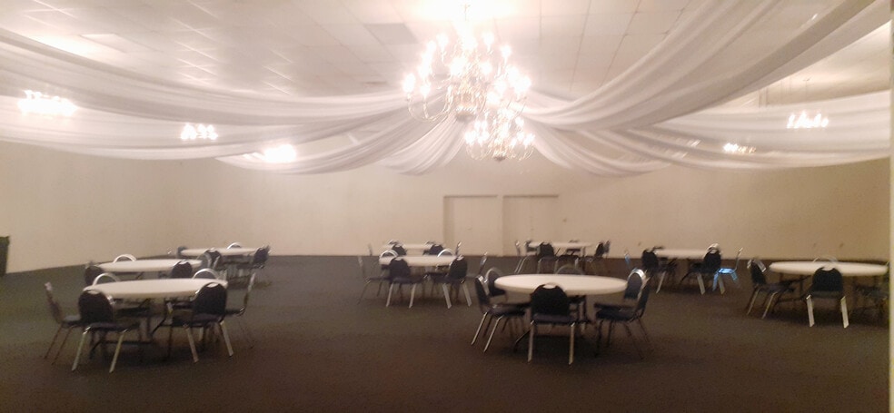 More Photos Of 1489 Milford St S, Clarksburg Freestanding For Lease