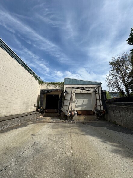 More Photos Of 195 Hudson St, Cornwall-on-Hudson Distribution For Lease