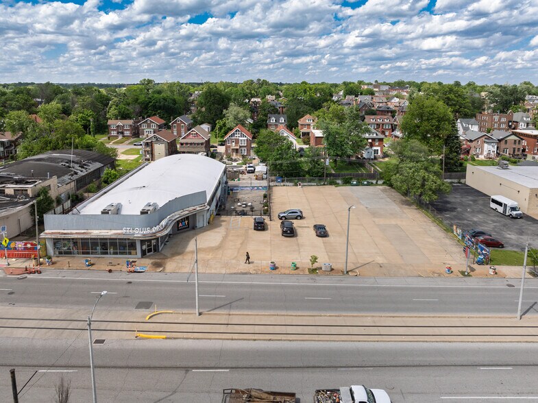 More Photos Of 5951 Delmar Blvd, Saint Louis Freestanding For Sale