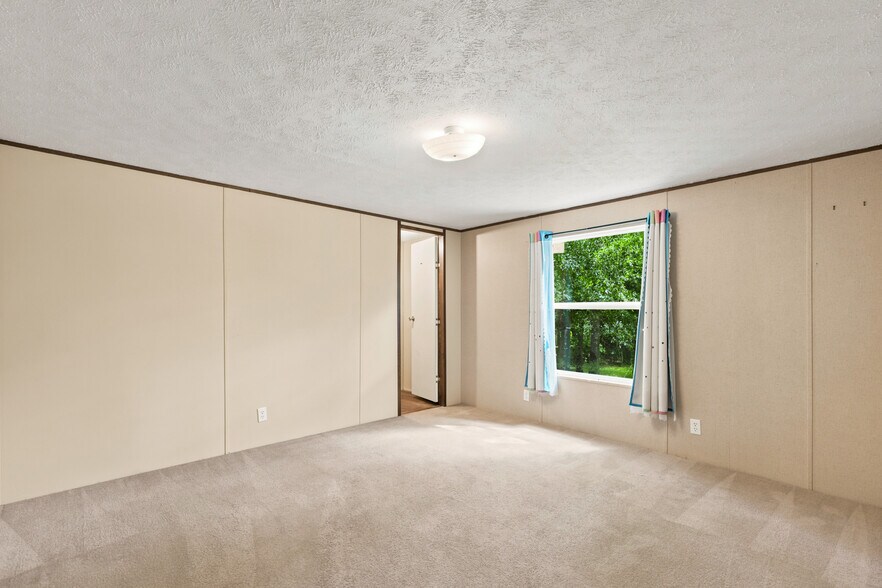 More Photos Of 7362 Washington Ave, Montgomery Flex For Sale