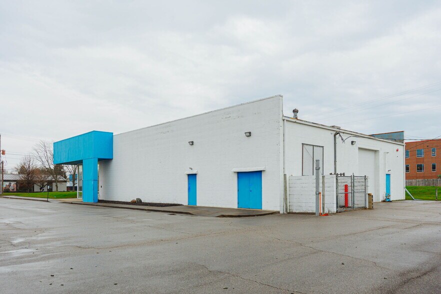 More Photos Of 4011 E Main St, Columbus Freestanding For Lease