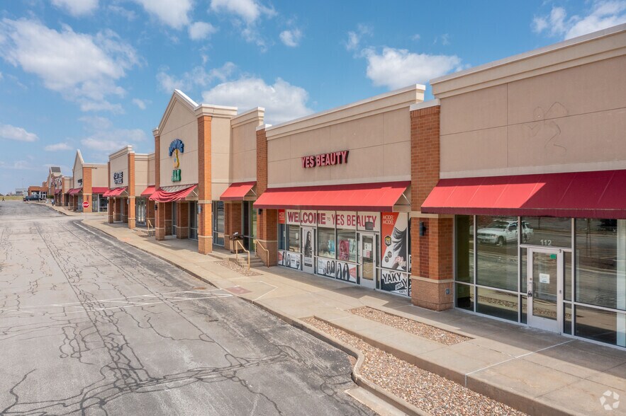 More Photos Of McKnight & Bradford Ln, Normal Freestanding For Sale