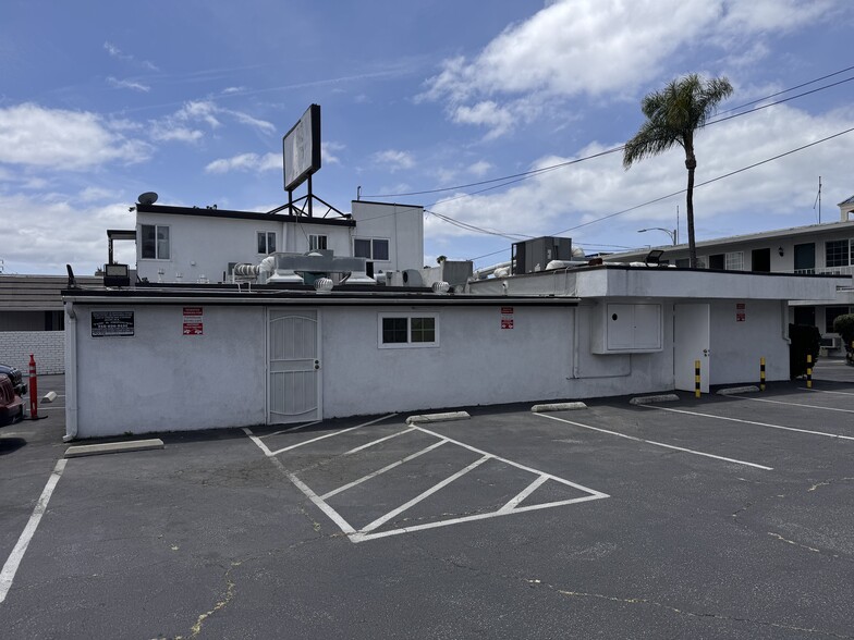 More Photos Of 4843 W Century Blvd, Inglewood Restaurant For Lease