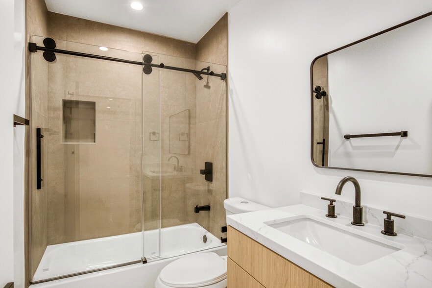 More Photos Of 10826 Hesby St, North Hollywood Apartments For Sale