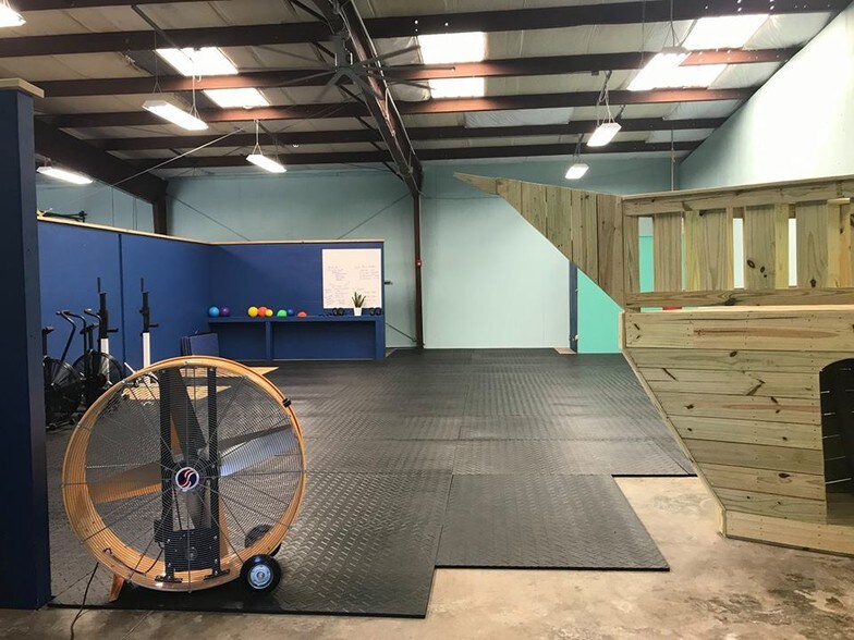 More Photos Of 2385 Corbett St, Jacksonville Warehouse For Lease