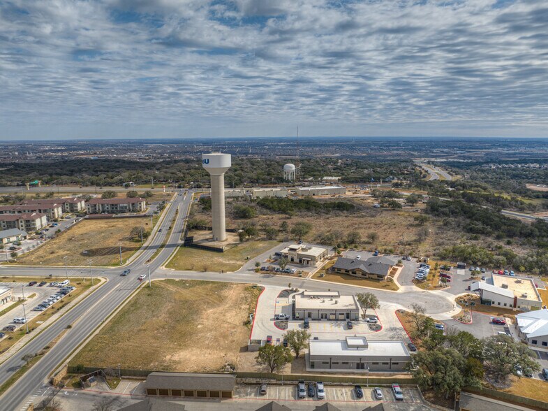 More Photos Of 3016 Independence Dr, New Braunfels Unknown For Lease