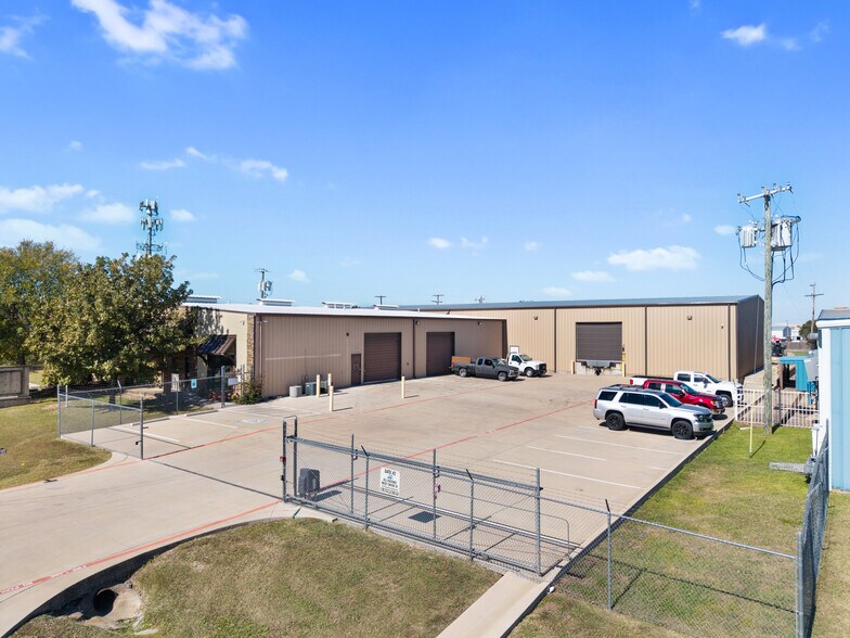 More Photos Of 1201 S Commercial Blvd, Arlington Warehouse For Lease