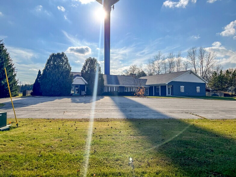 Primary Photo Of 1881 Pride Ter, Suamico Loft Creative Space For Sale
