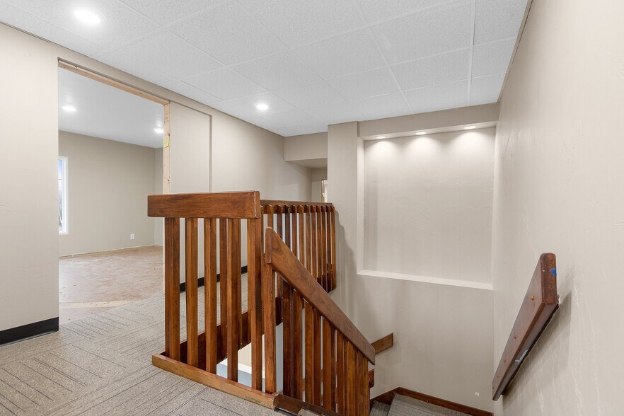 More Photos Of 621 W Lawrence St, Appleton Office For Lease