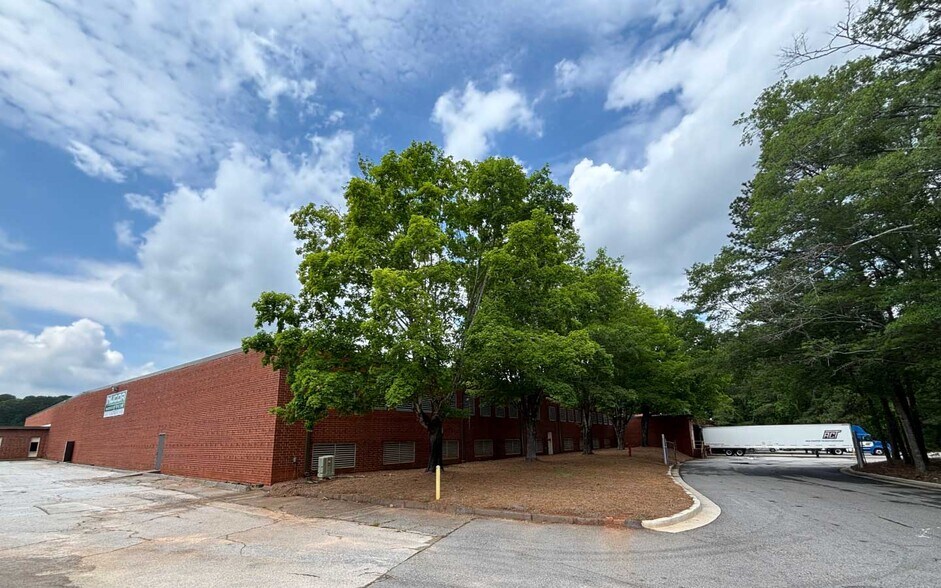 More Photos Of 200 Cherry Hill Rd, Monroe Warehouse For Lease