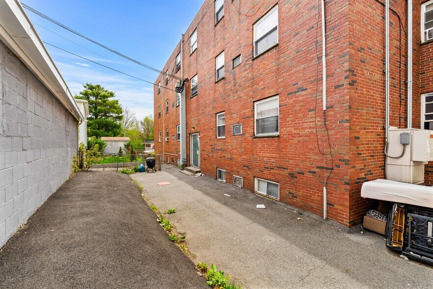 More Photos Of 7-20 Hy-Sil Ave, Chelsea Apartments For Sale