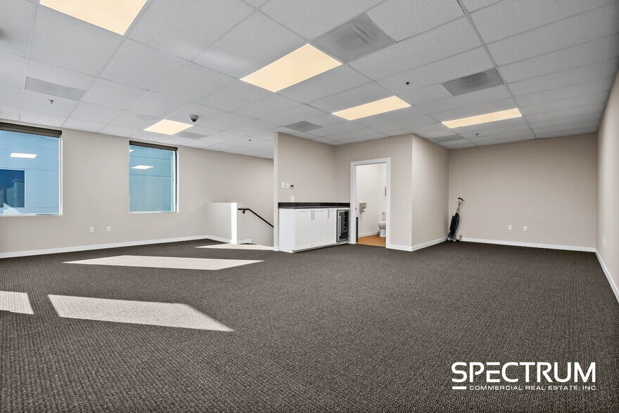 More Photos Of 28512-28518 Constellation Rd, Valencia Warehouse For Lease