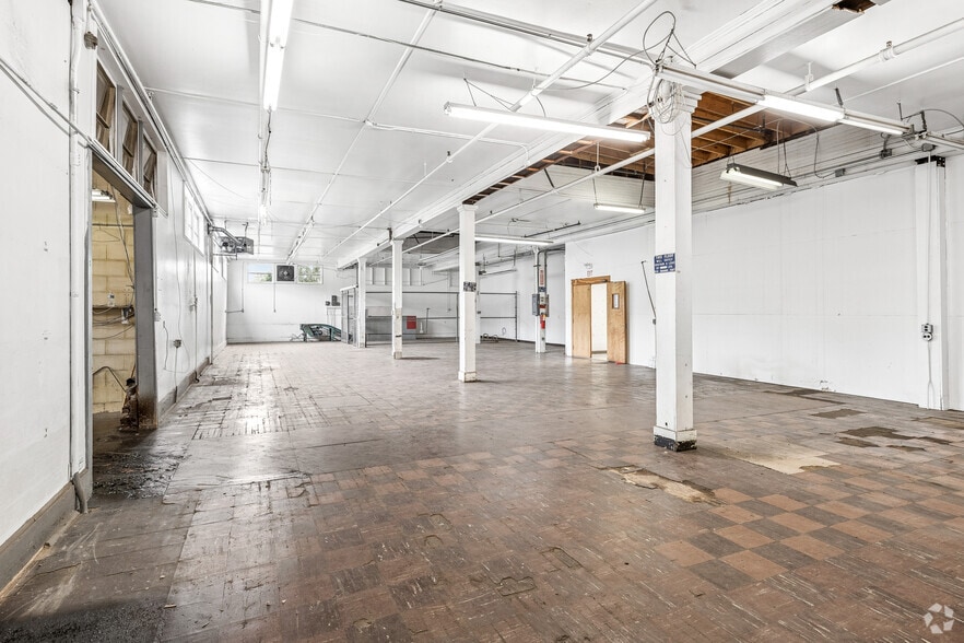 More Photos Of 2204-2230 Erie Blvd, Syracuse Manufacturing For Sale